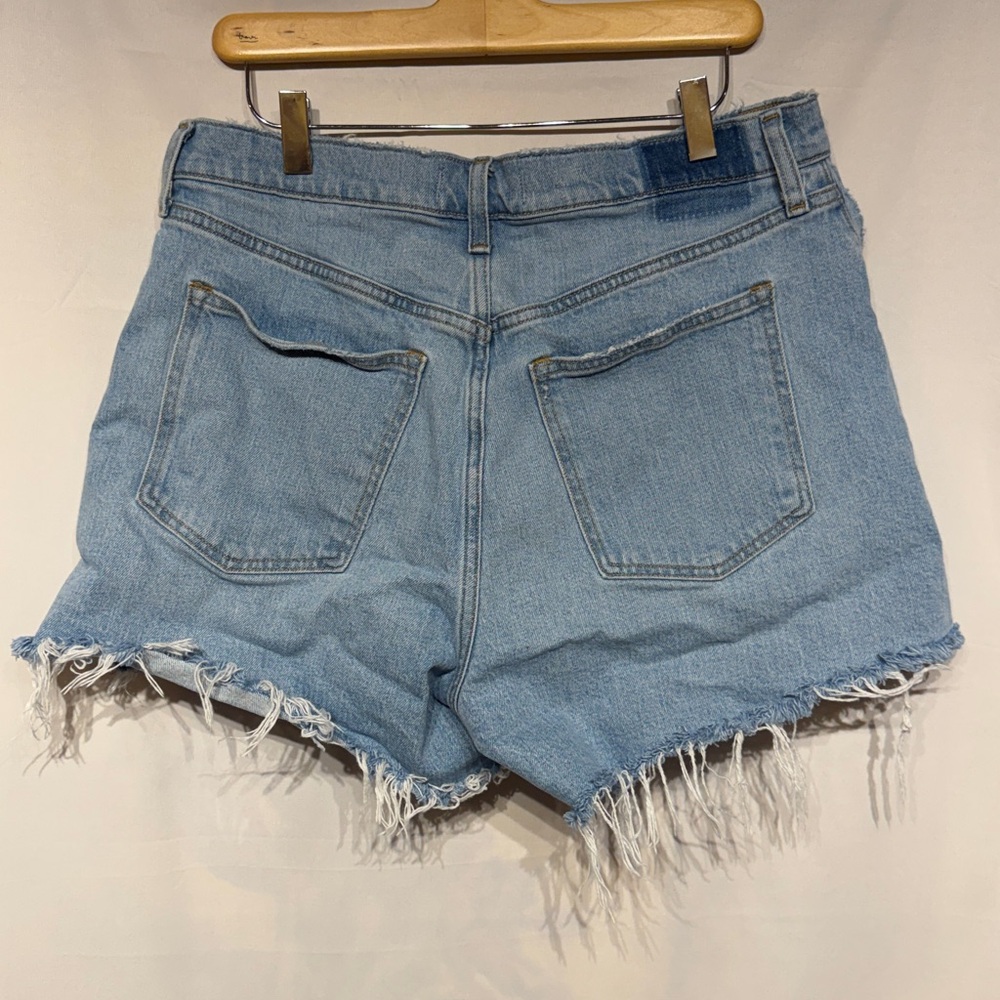 Abercrombie & Fitch Curve Love The 4” Mom Short High Rise Denim Shorts Size 31 - Picture 5 of 7
